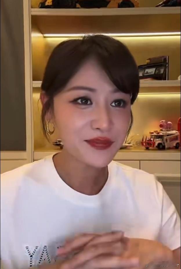 叶一茜瘦了5斤！这波反向带货身材管理，有没有人跟我一样想喊一句：姐姐好飒！叶一茜