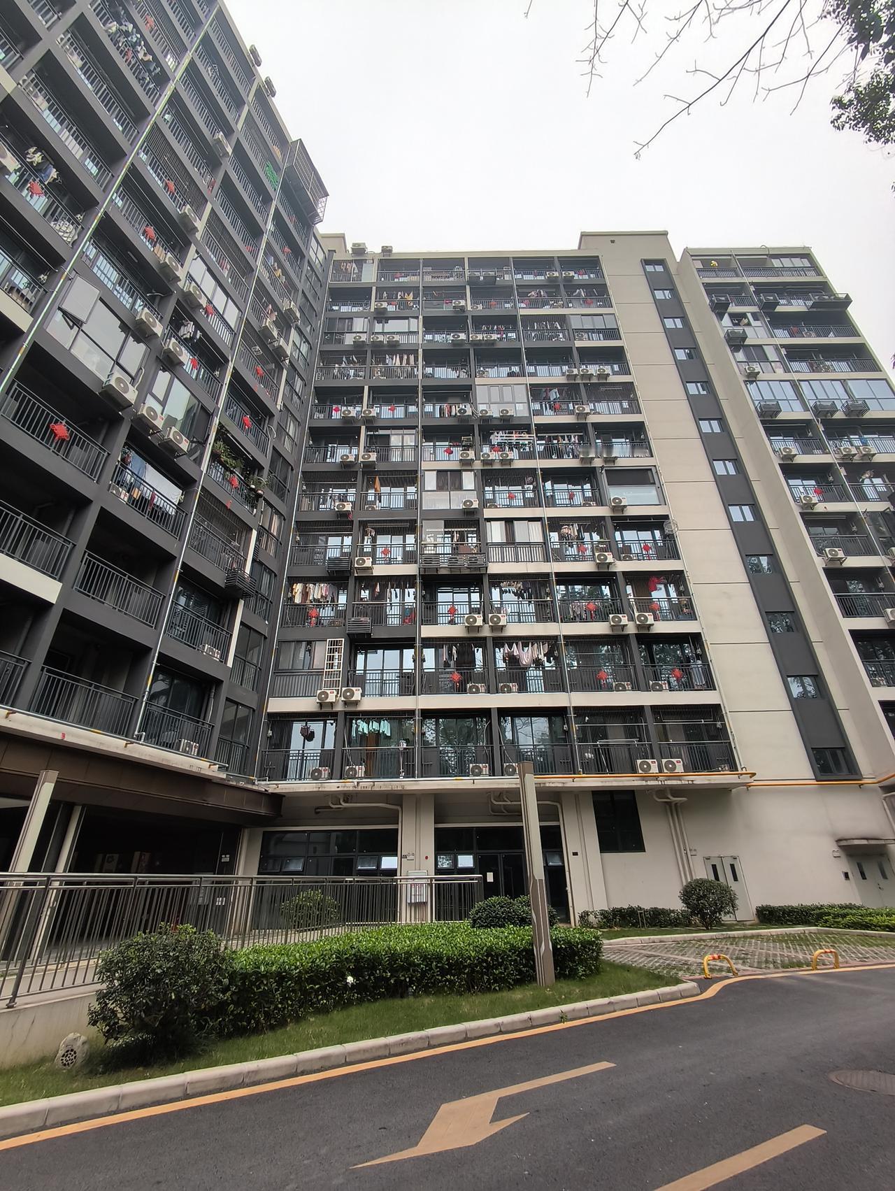 为什么我不管家里人说什么都要买一个这样的公寓，首先这个公寓性价比巨高，总价30w