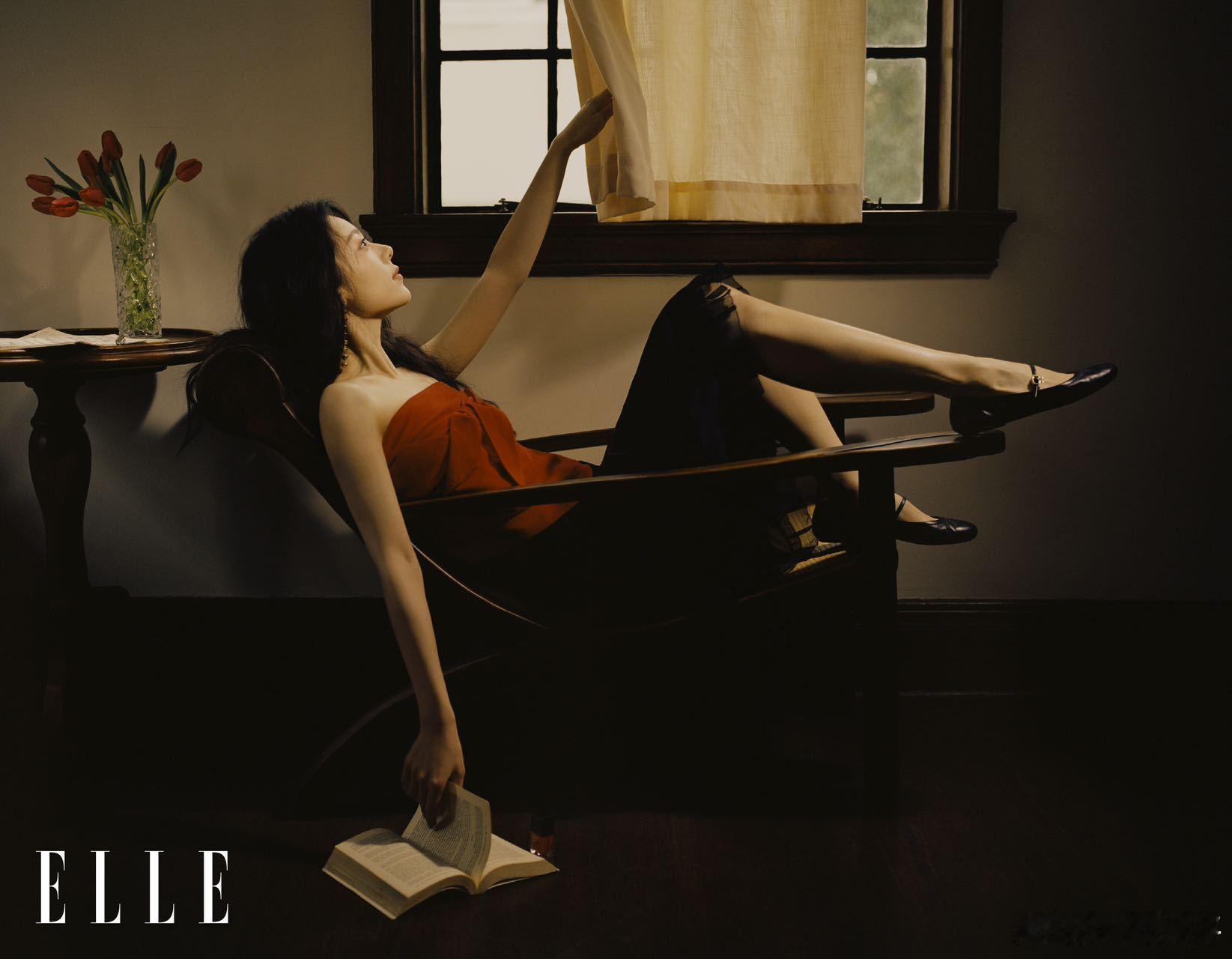 赵今麦ELLE2月刊封面  家人们，赵今麦的时尚魅力又双叒叕来袭！她的ELLE2