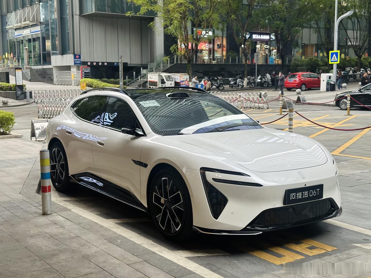 阿维塔06T这个设计确实帅感觉小米SU7遇到竞争对手了！ 