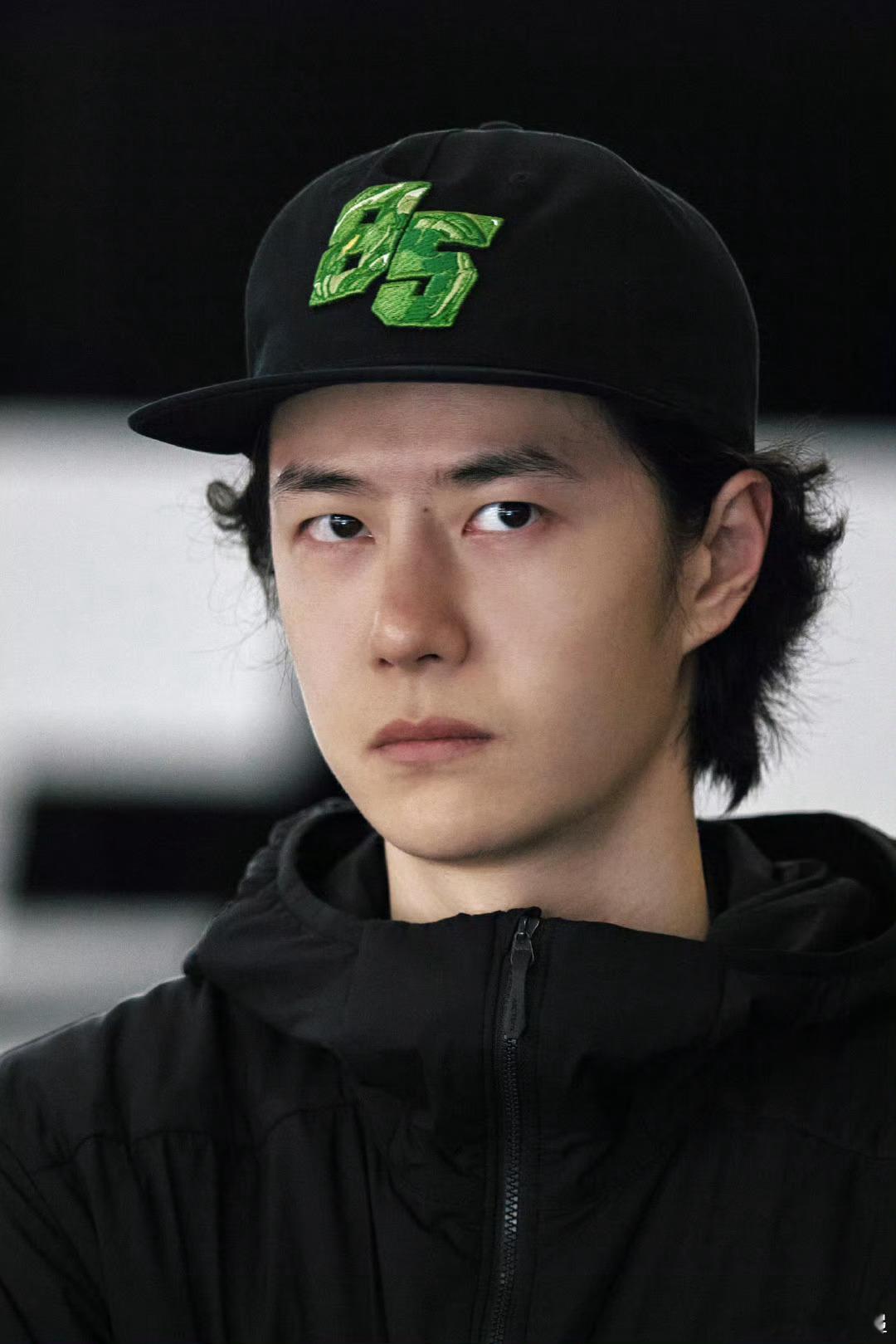 王一博赛前的两种状态 不错 