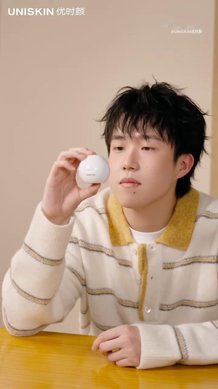 优时颜全球品牌代言人王楚钦 帅气的卷毛🦁🦁 