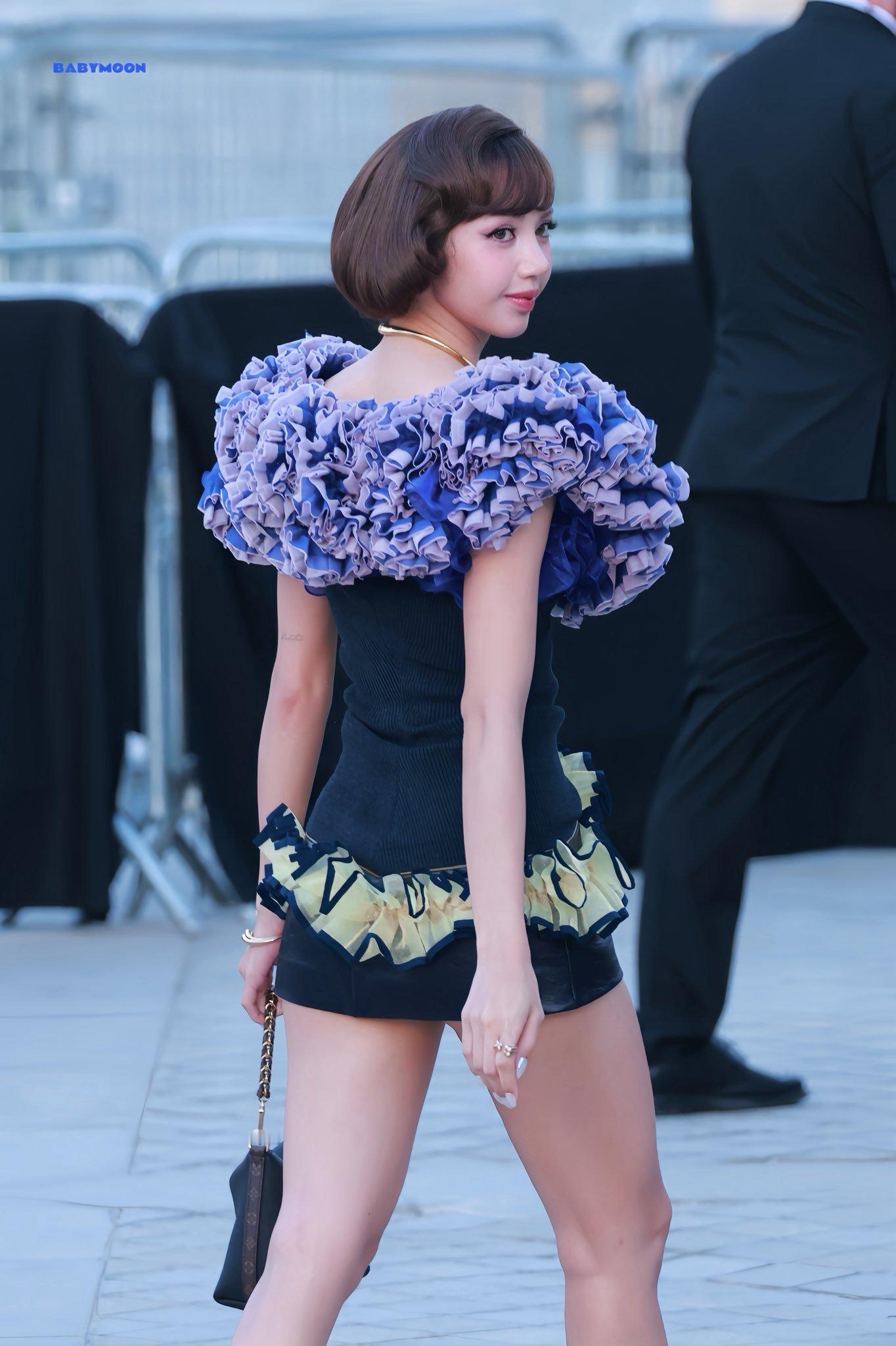 LISA[超话]  💜 LISA 路易威登全球品牌代言人 261007 LV 