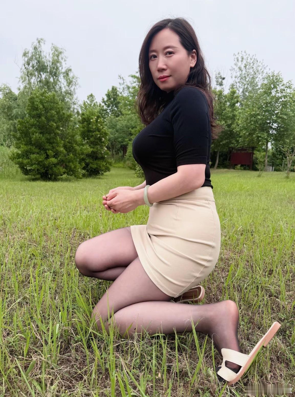 黑丝韵味阿姨 