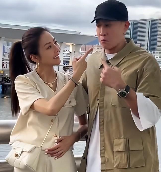 曝何润东夫妻结婚10年无子，女方问题但何润东心疼老婆受苦选择不生娃。
 
真的被