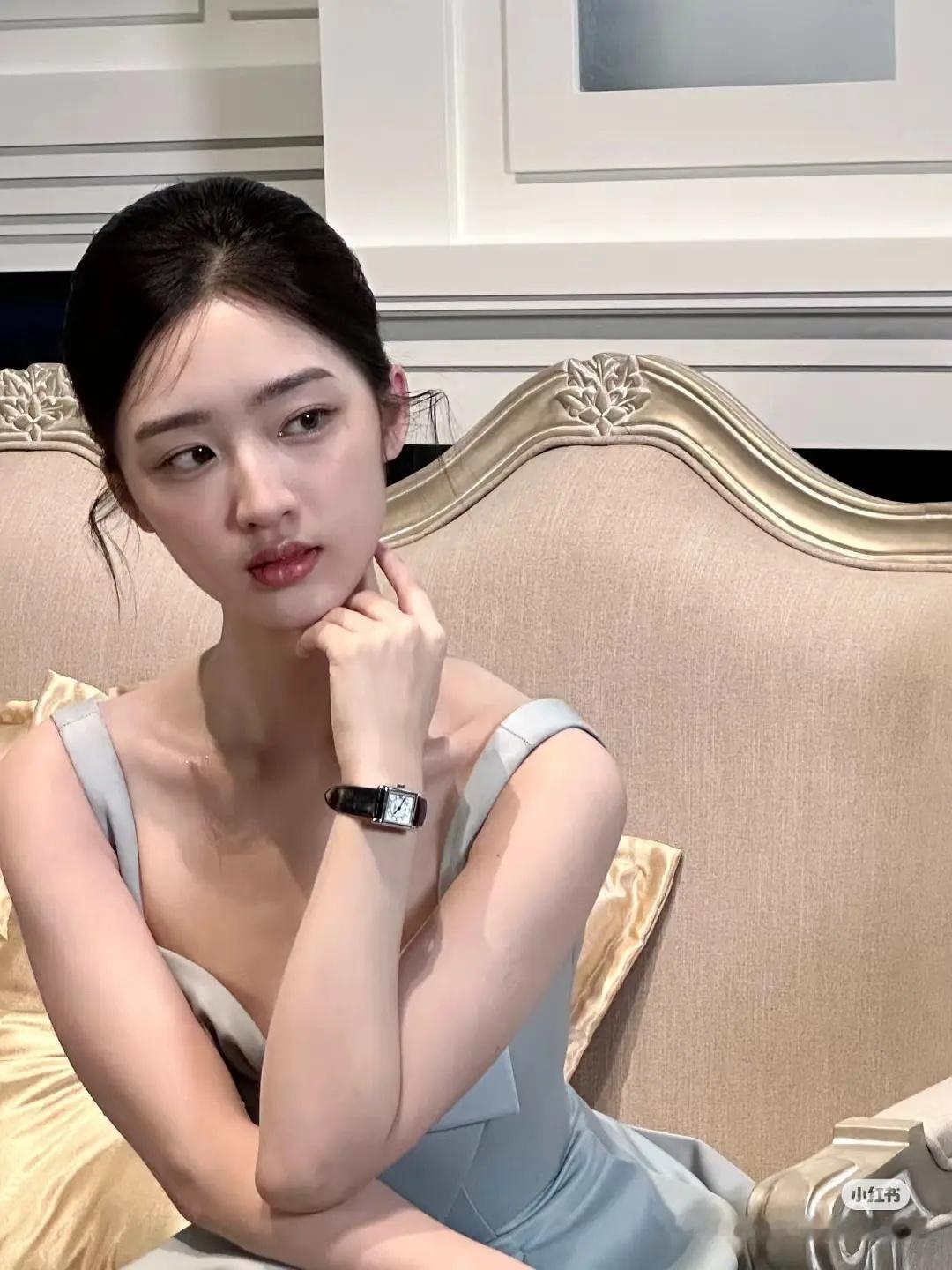 邓恩熙的头身比真的很差，这限制了她的戏路 ​​​