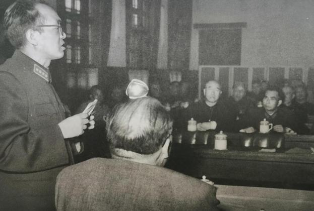 1954年10月，黄大将由副总参谋长升任军委秘书长。粟裕由副总参谋长升任总参谋长