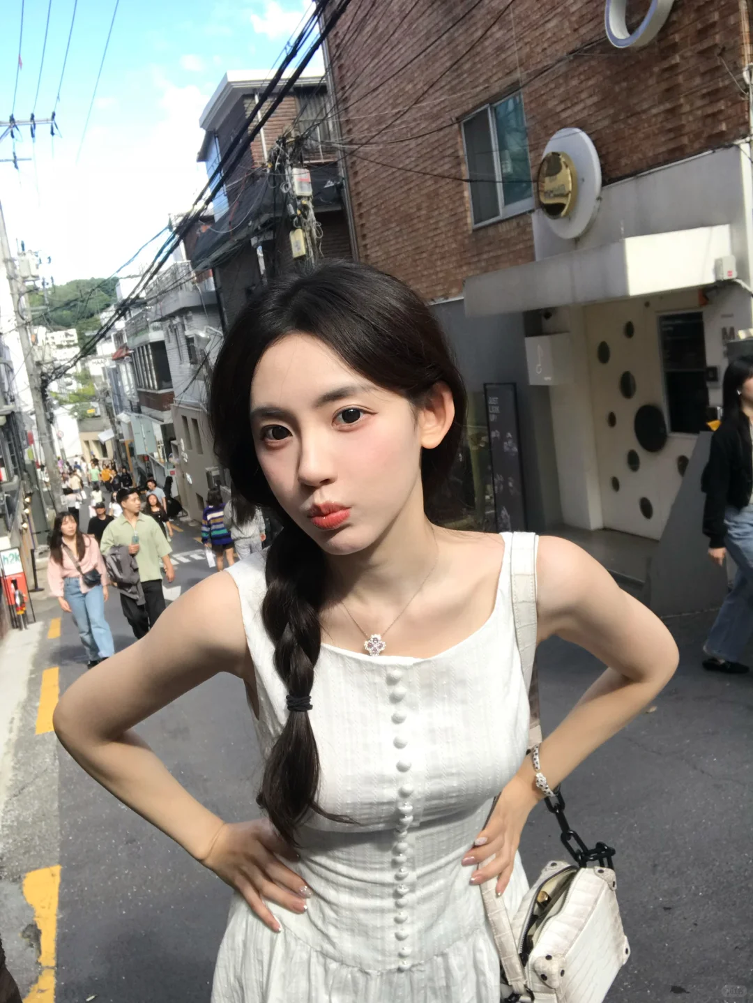 巧了你也穿了白色入境
