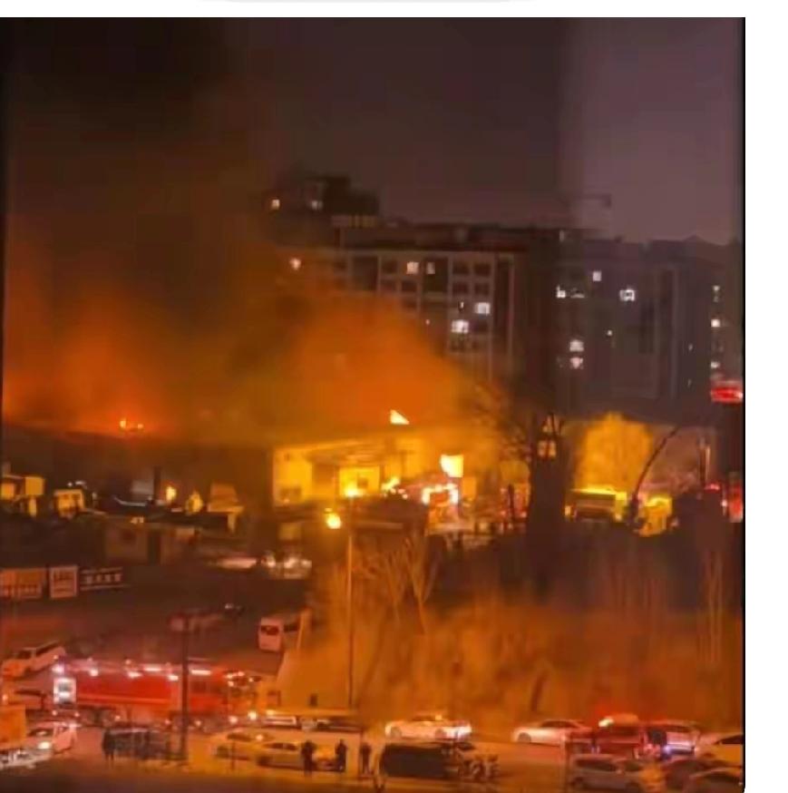 【榆林粮油仓库突发大火：应急处置与安全隐患分析】

2026年1月12日深夜，陕