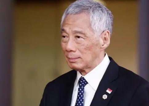 有些人不知道，目前新加坡人不希望西方落后于中国的，他们整天在呼吁西方要防备中国。