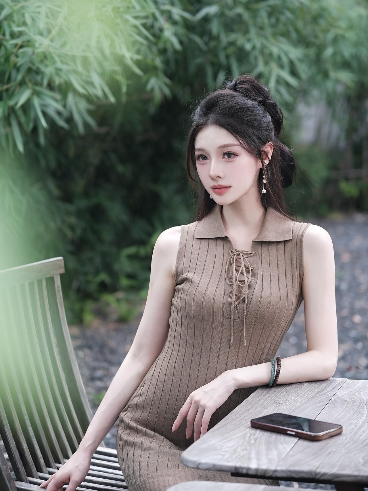 优雅气质，绿意盎然，时尚穿搭，静谧时光。美女人像群