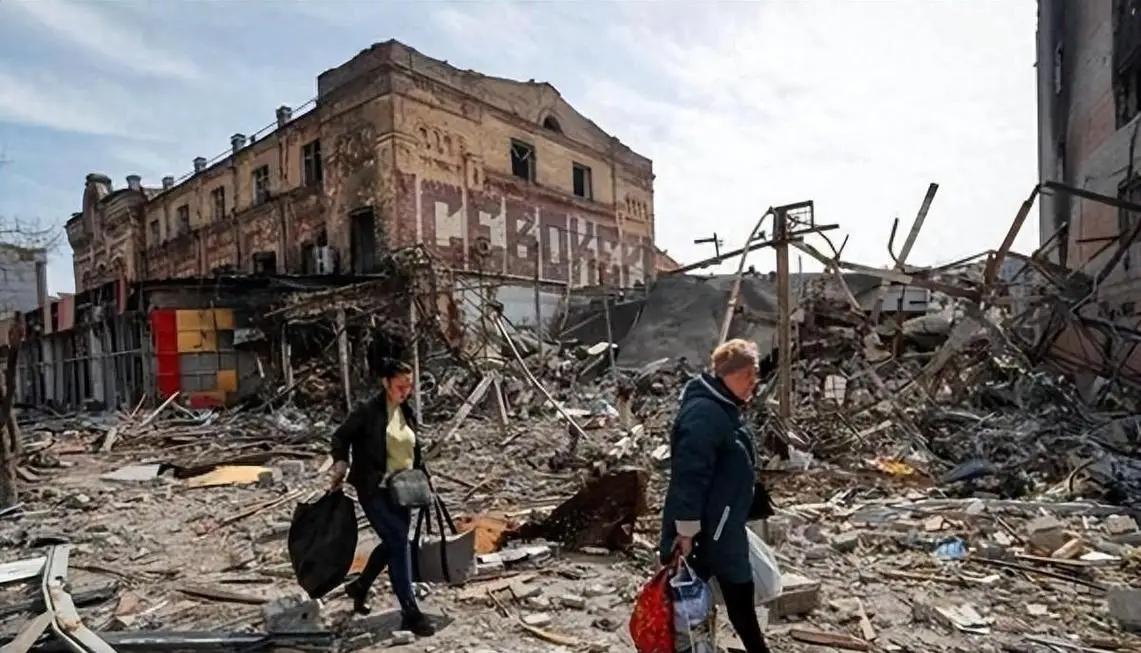 俄军控制红军城，西方继续给钱，泽连斯基下一步怎么办。
近几天俄军主力打进了乌东的