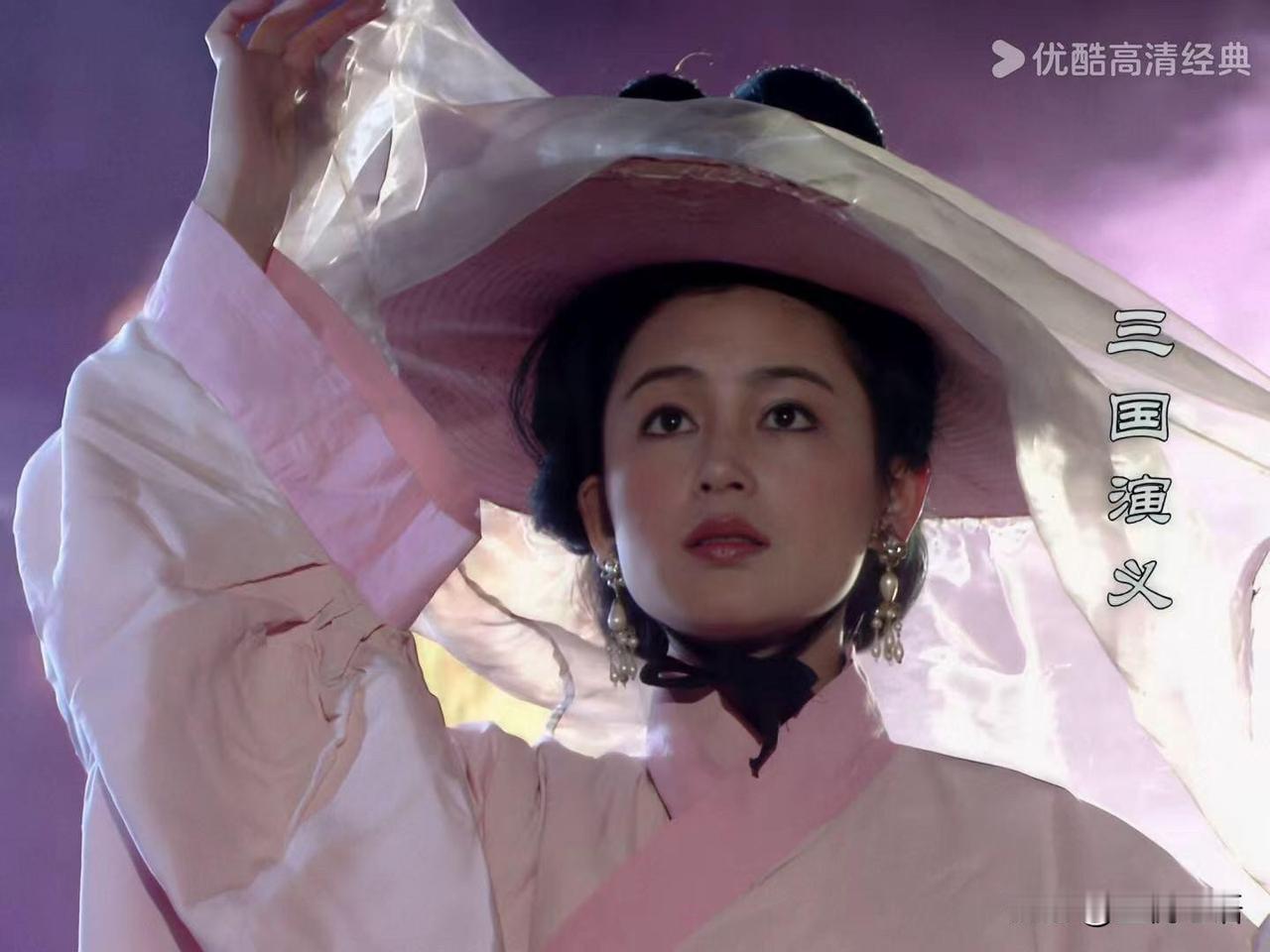 特别喜欢老三国对貂蝉结局的改编！
那句“貂蝉已随着那清风去，化作了一片白云”，才