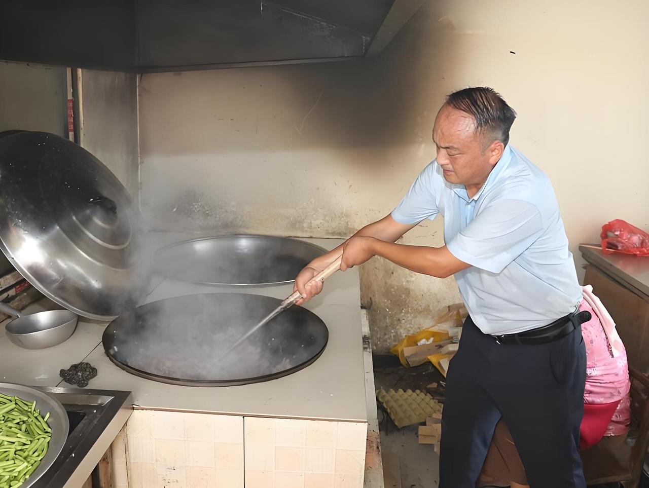 南阳老乡们，镇平这个村支书真的太实在了
 
咱南阳人都过来看看镇平范营村的曹书记