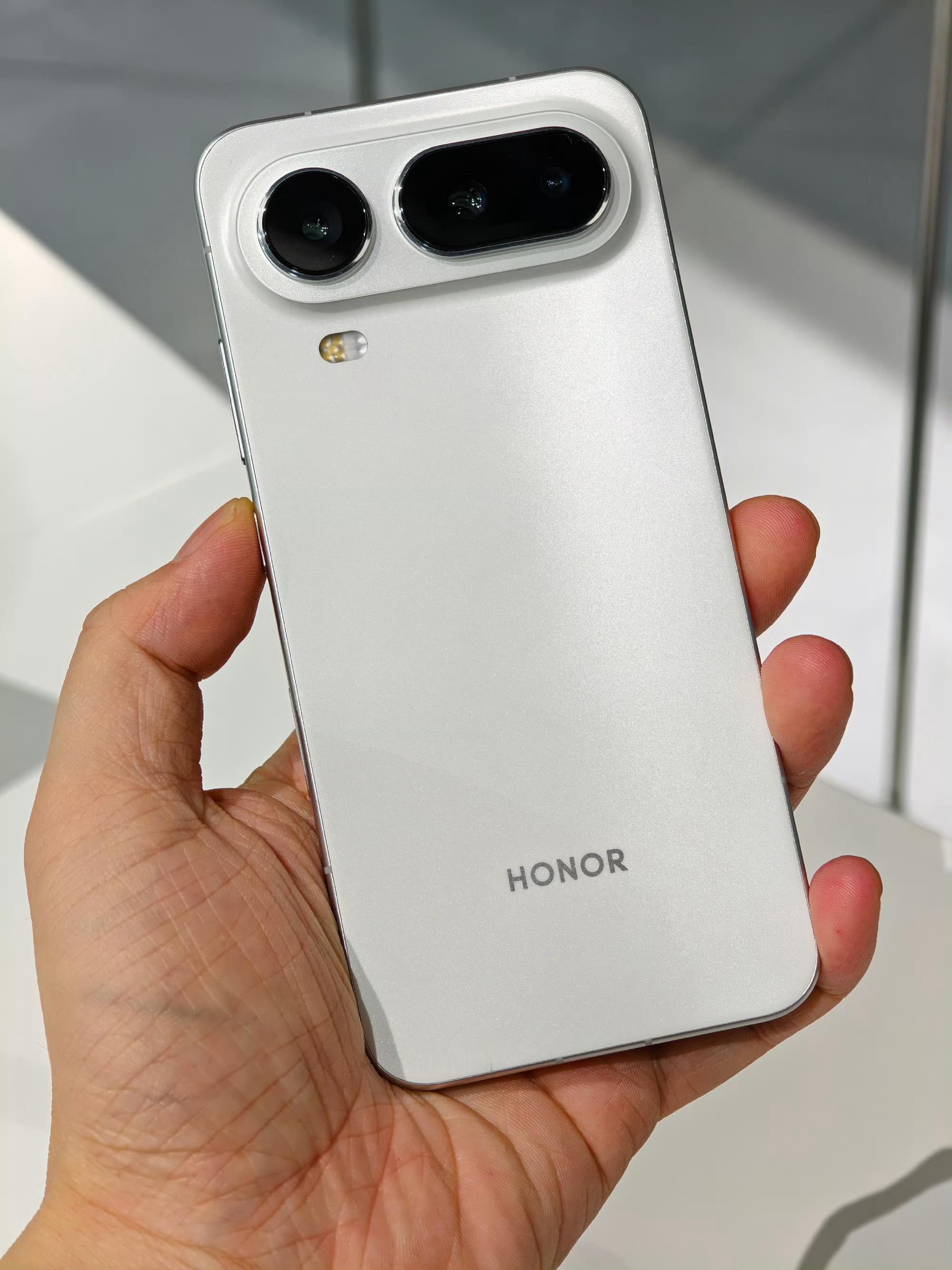 荣耀Magic8ProAir白色个人觉得真的越看越好看！要不说白色经典呢