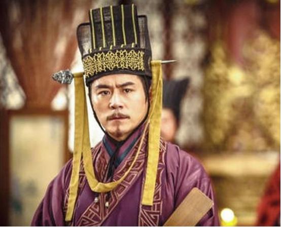 700年，76岁武则天来看望临死前的狄仁杰。想不到，濒临死亡的狄仁杰却提出一个“