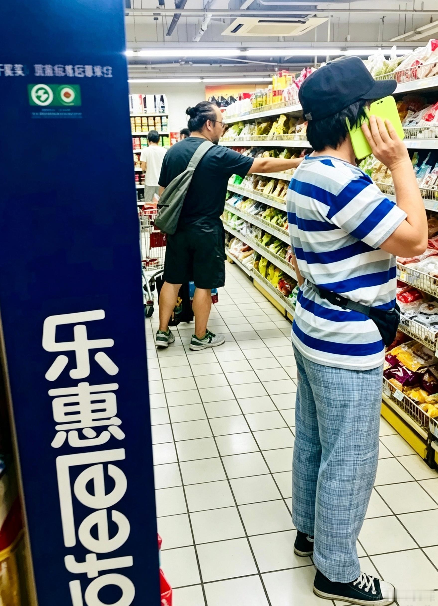 “‘逛超市’时间”：超市必须经常逛，遇到结账的老崔、推小车的窦唯可是大概率的事情