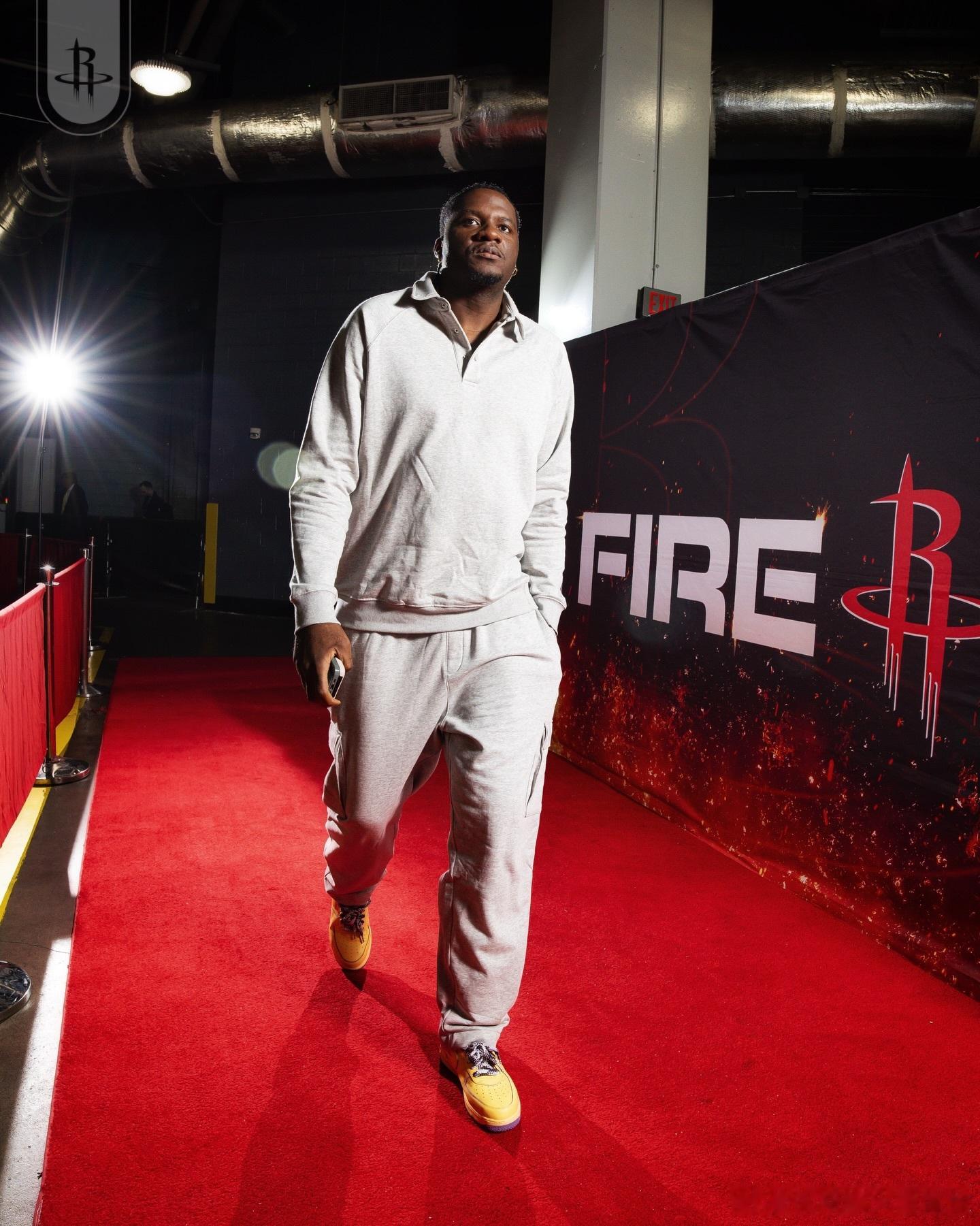 今日火箭潮男们入场帅照📸📸湖人vs火箭休斯顿火箭休斯顿火箭