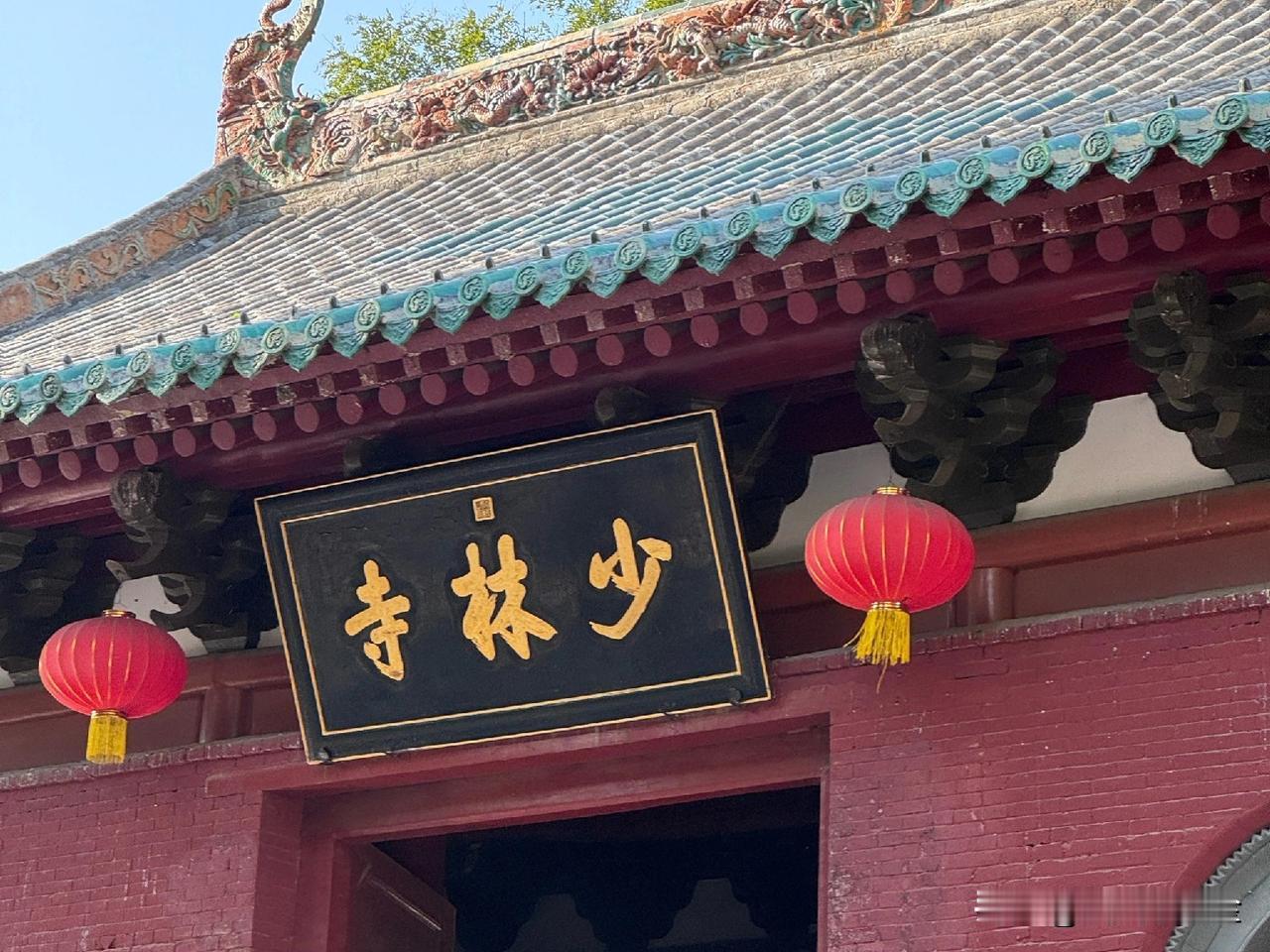 🔍 事件核心：争议焦点与官方回应

核心争议点

· 强制换乘与高票价：原计划