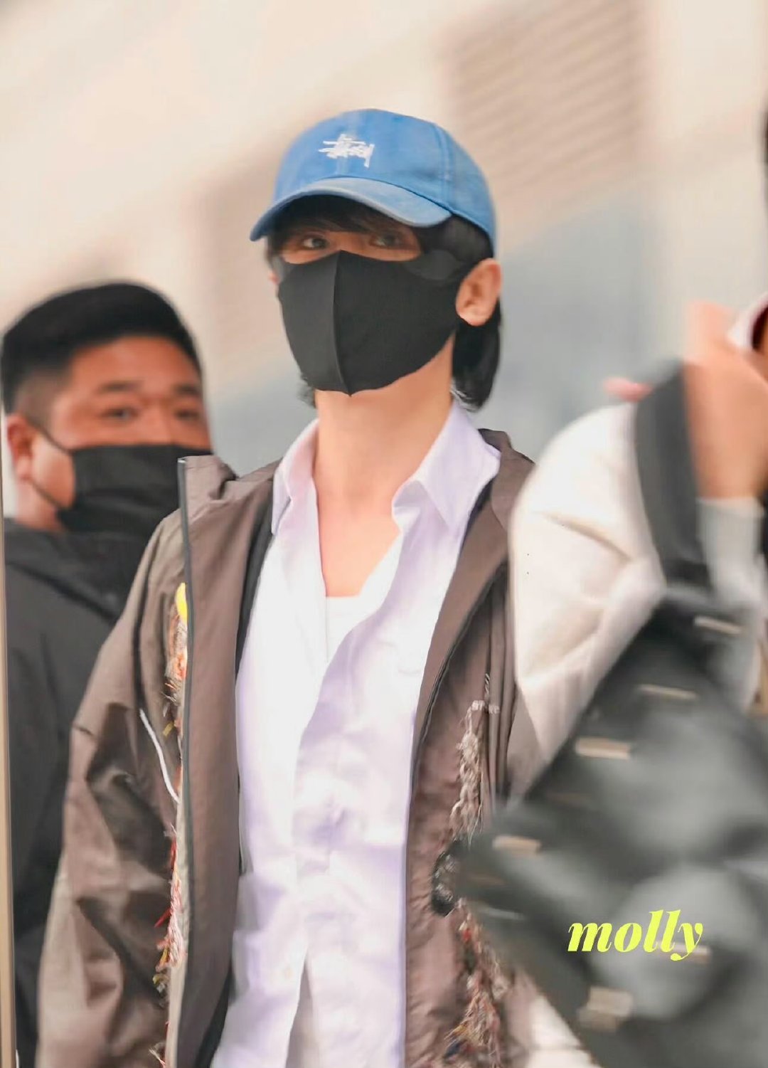 成毅讲究人儿成毅摘了帽子变顺毛小狗 成毅正月里真不剪头发，摘了帽子变顺毛小狗 