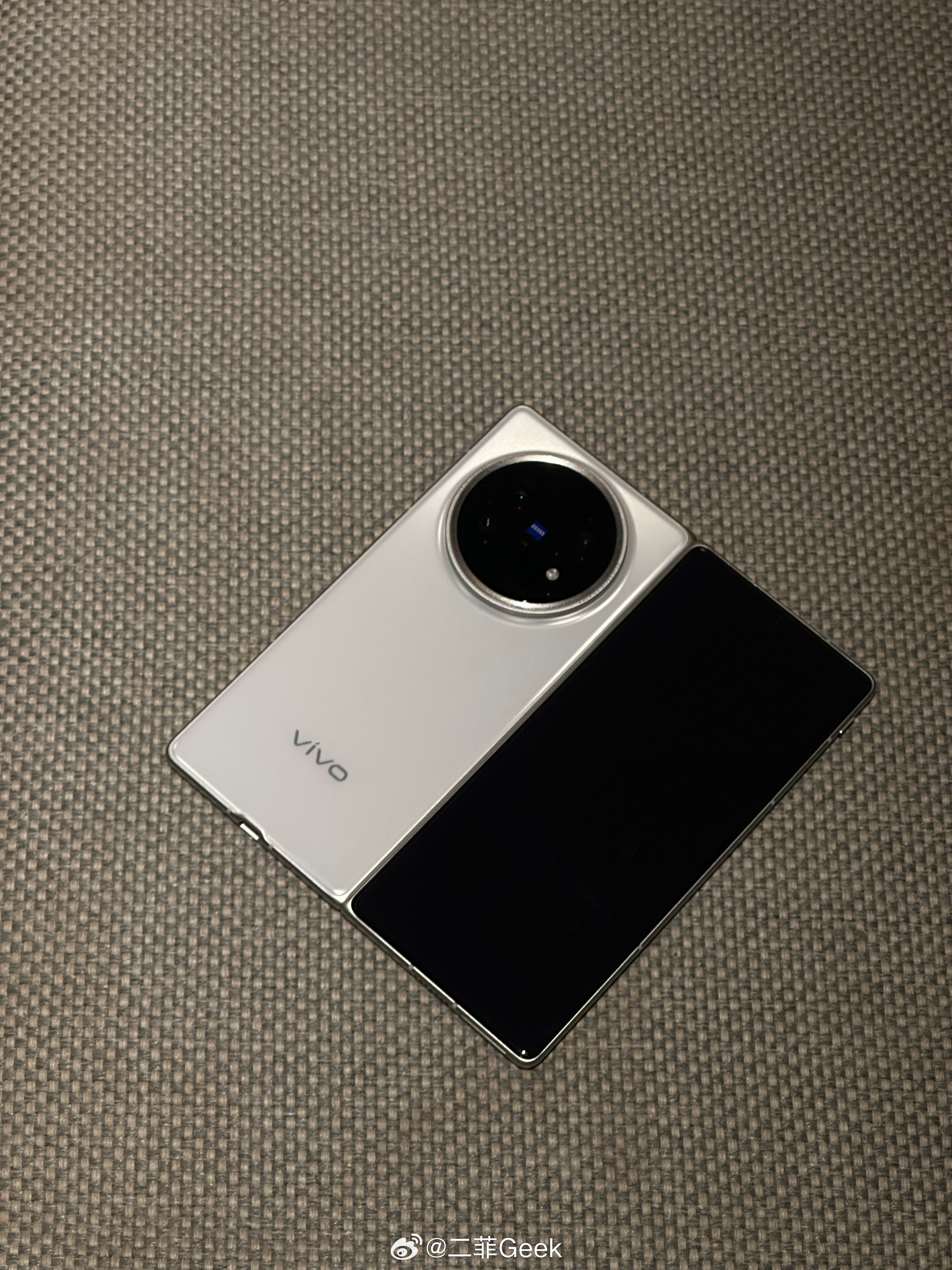 笑发财了，原来折叠屏手机用户可以叫“折学家”啊哈哈哈哈哈讲真折叠屏手机发展到现在