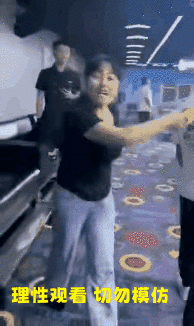 天狂刮风人狂惹祸，女人嚣张跋扈、先声夺人千万要看清场合。娱乐场子戾气重、纨绔子弟