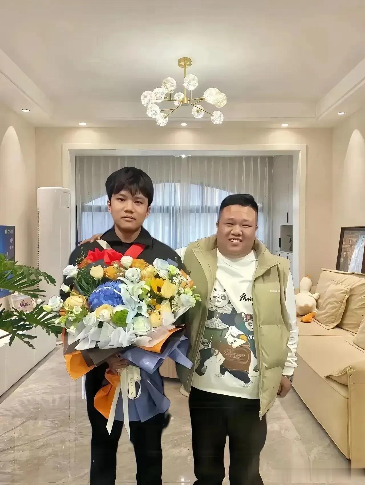 冥冥之中自有天意，邯郸离邢台不远，解清帅没见过养父母，学的体育，干的建筑，算是子