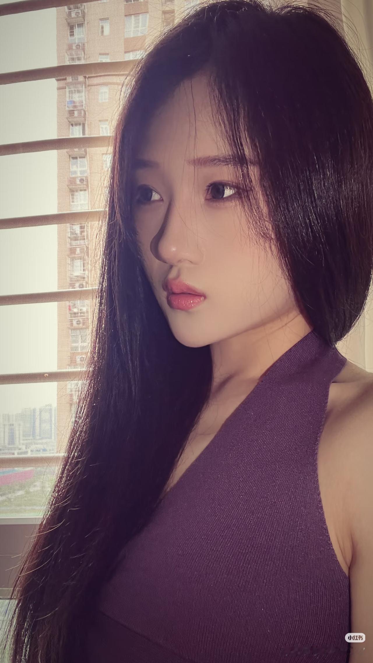 70、80后的朋友、问问你们，这个是唱（心雨）的那个杨钰莹吗？？？