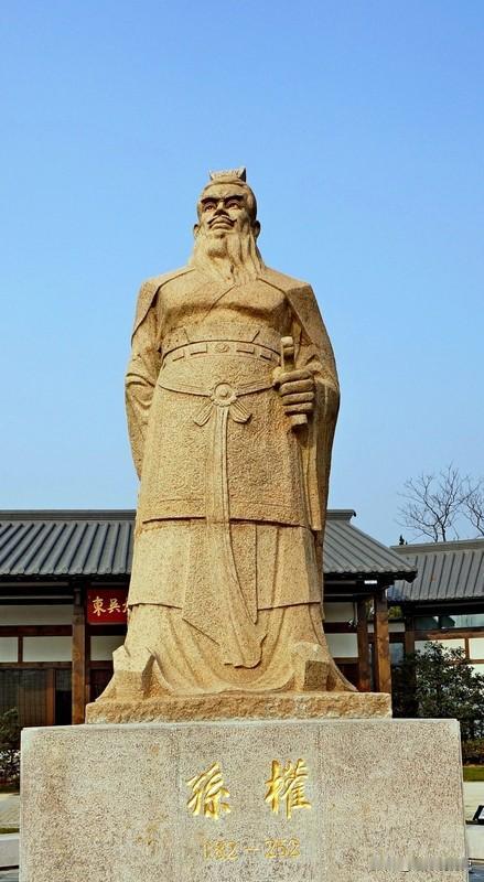 什么原因导致曹操没能一统三国? 曹操未能一统三国，一是赤壁之战大败元气大伤；二是