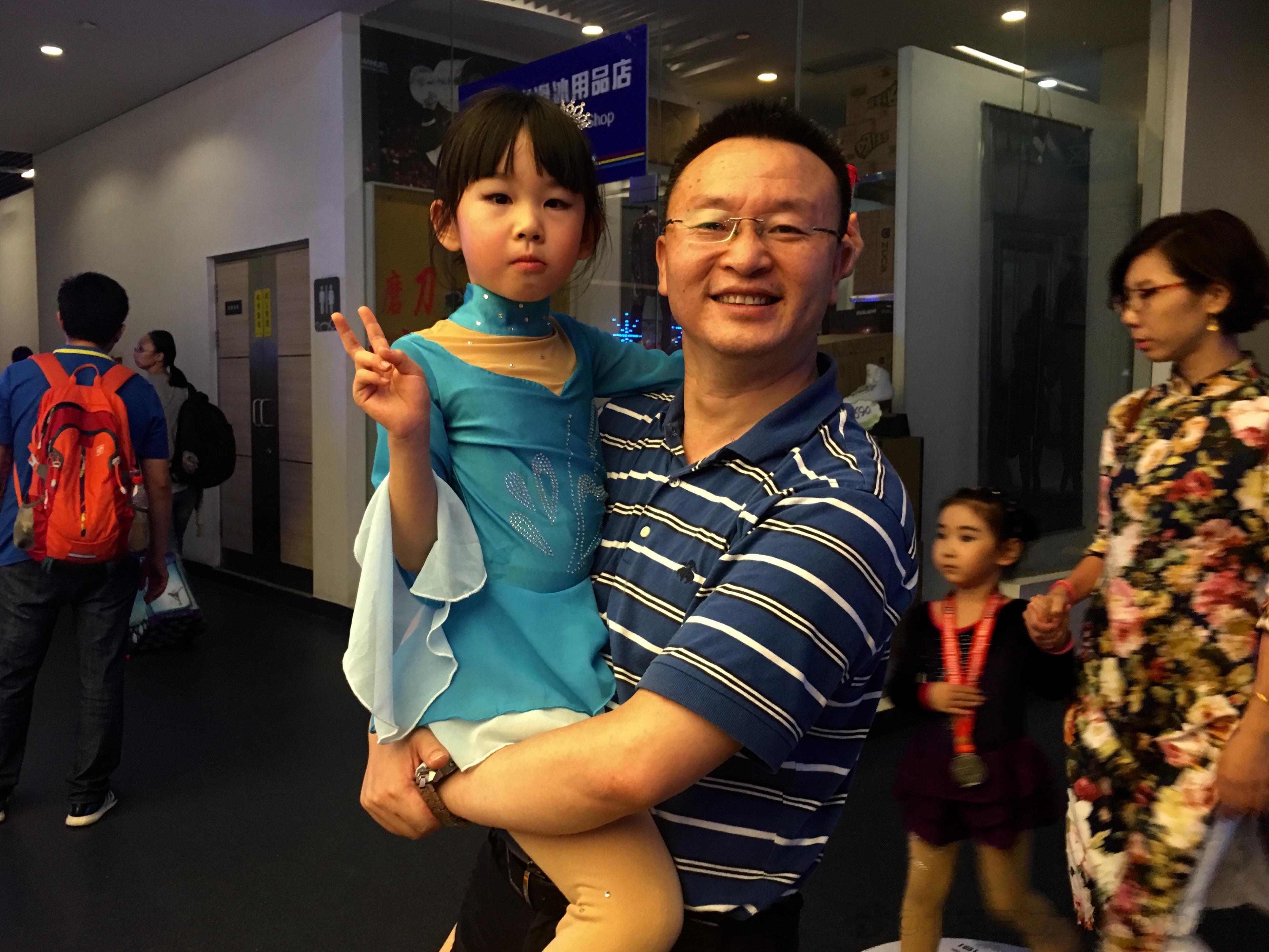 爱 女儿4岁口头习作我用喝水的力气爱你我用吃奶的力气爱你我用跳高的力气爱你我用流