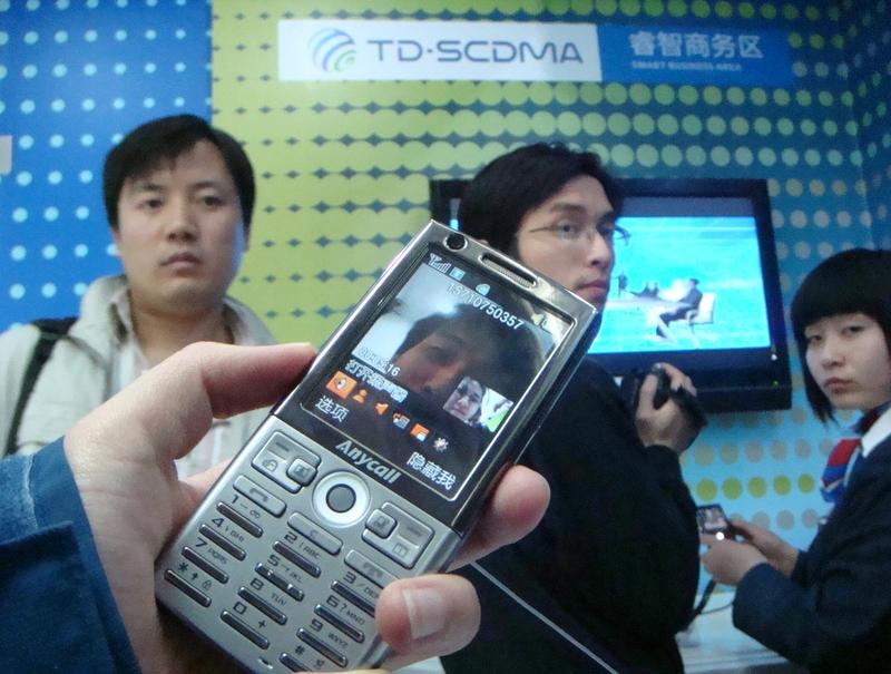 我的手机号用了快15年了。还记得第一个手机号是大学报到办的动感地带套餐，月租20