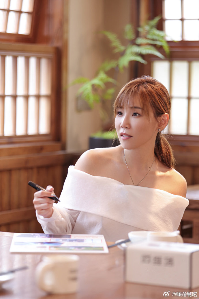 李佳薇[超话]李佳薇说陈楚生很会讲故事陈楚生的歌声真的自带故事感，李佳薇说听《像