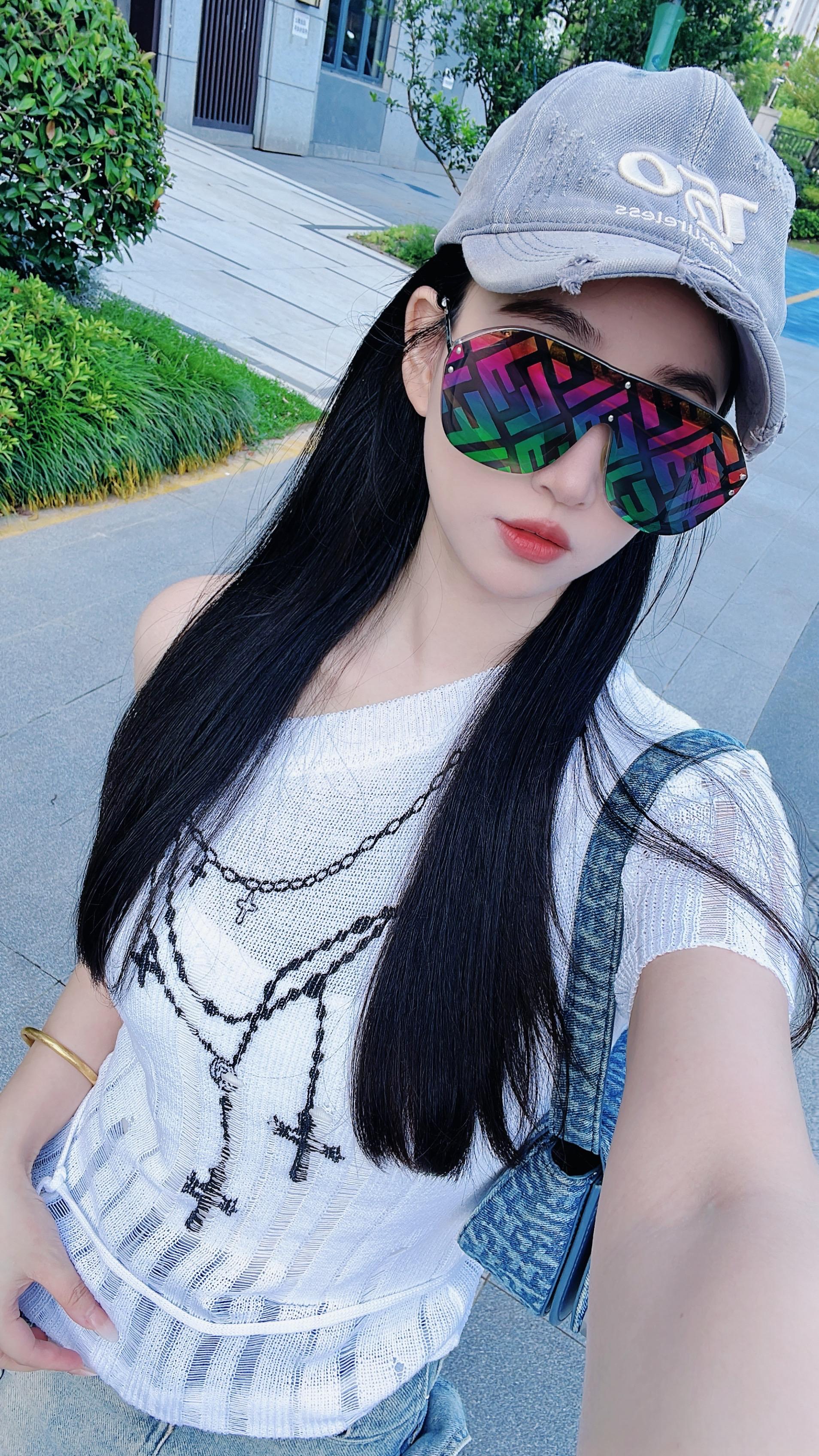 阳光明媚热烈是代名词。