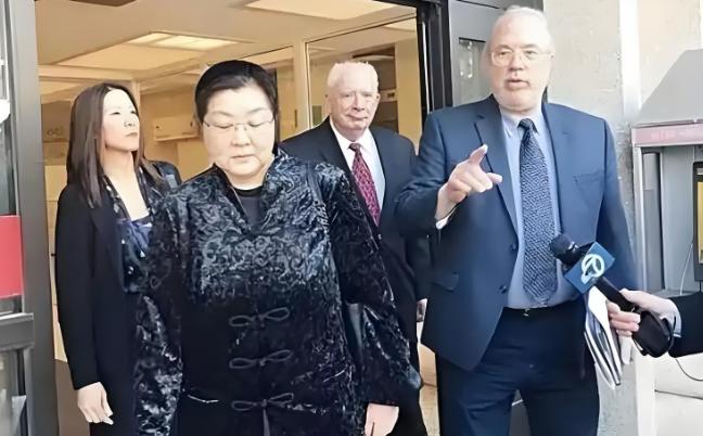 北美华人圈彻底炸锅！华裔富二代一枪干掉前男友，美警出动装甲车撞开豪宅大门抓人。铁