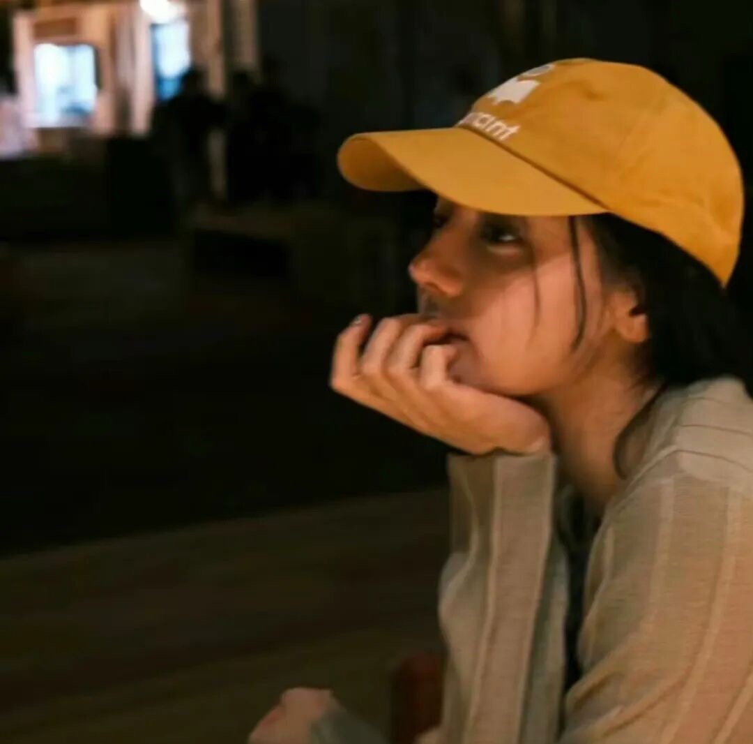 如果你大大方方承认你不爱我 那我也坦坦荡荡放下 可你却用模棱两可的态度困住我 