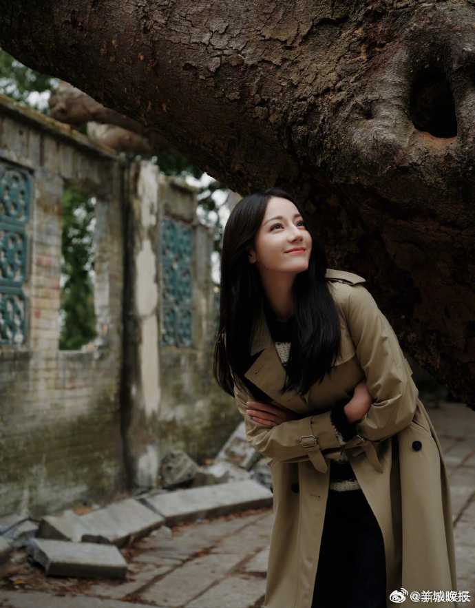 【谁穿风衣最显气质？】风衣一上身，氛围感瞬间拉满，简直是检验气质的绝佳单品。谁能