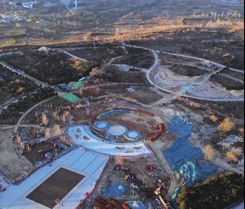 【平顶山山顶公园改造雏形初现】平顶山
11月19日，从无人机视角俯瞰平顶山山顶公