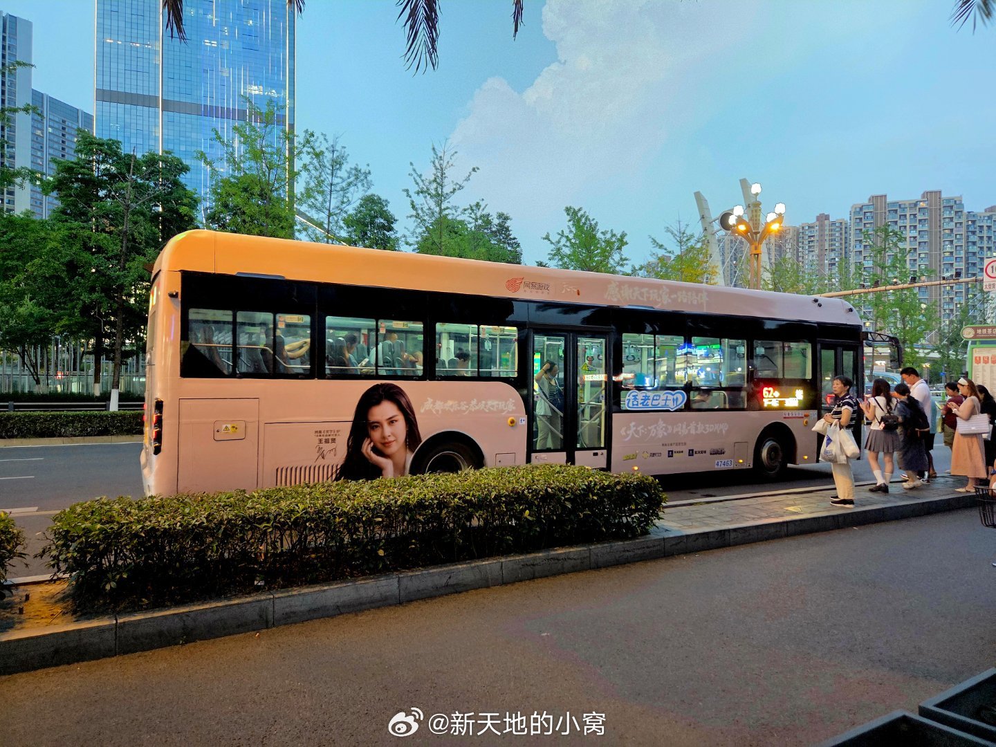公共交通这里是成都城市影像记手机摄影爱好者行驶在大街小巷的成都公交车。 (图七、