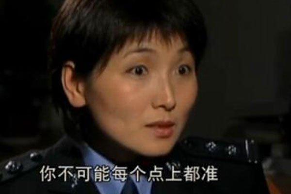 2006年，正在监狱服刑的张高平盯着电视屏幕，突然哭得浑身发抖，原来是号称“中国