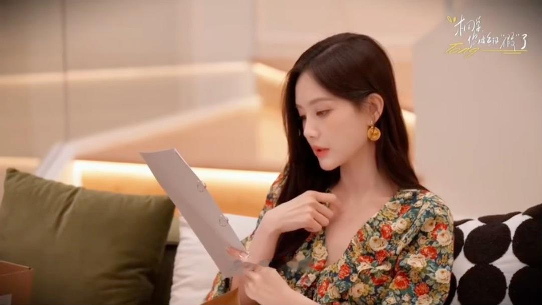 李一桐十年在剧组待了400万分钟李一桐独处的小猫哲学内娱少见的踏实女演员李一桐，