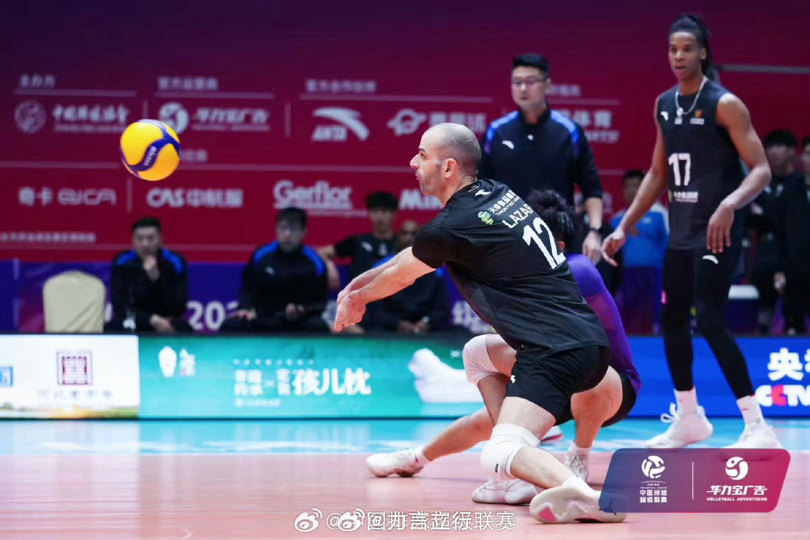 拉扎尔才是排超赢家啊，去年在保定拿到联赛亚军，今年来天津获得联赛冠军，下赛季去哪