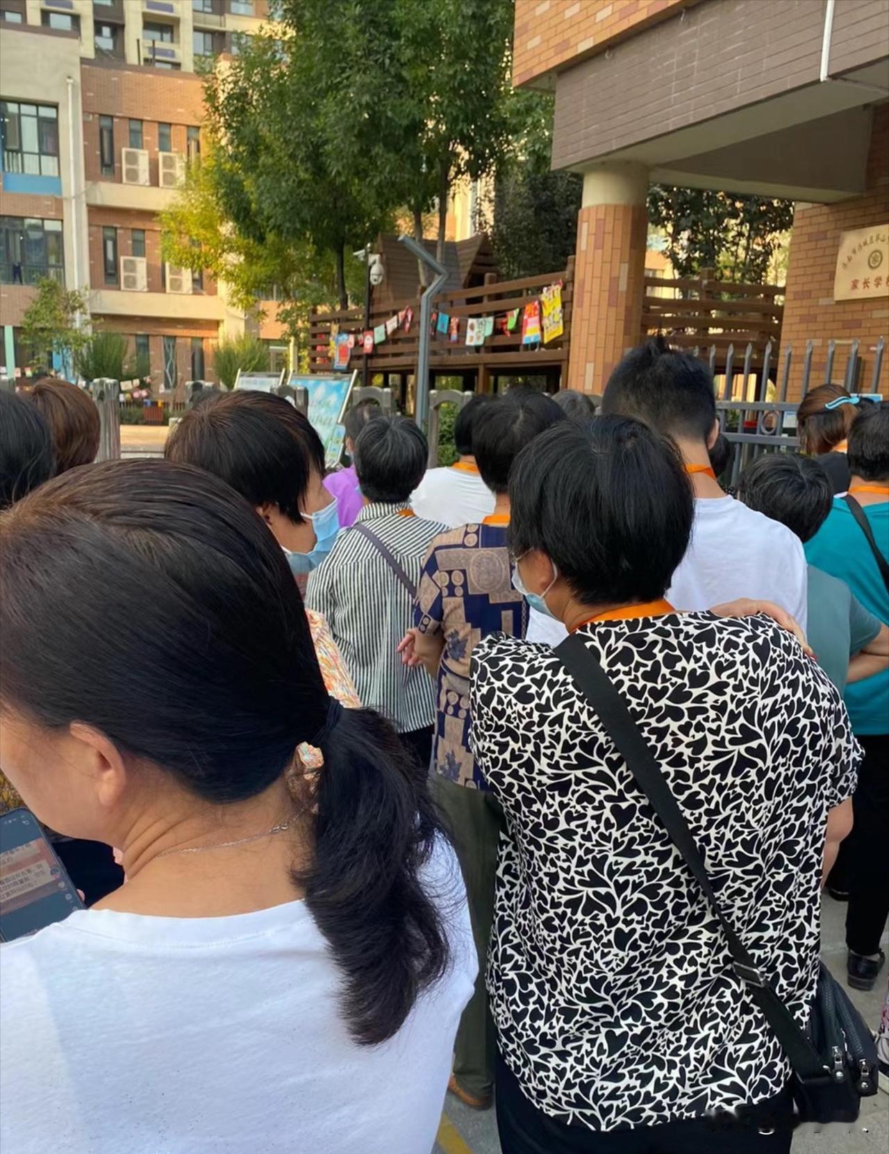 孩子第一次离开家住校
你们都是啥心情？
我这都快焦虑死了
我儿子是初一住校，给他