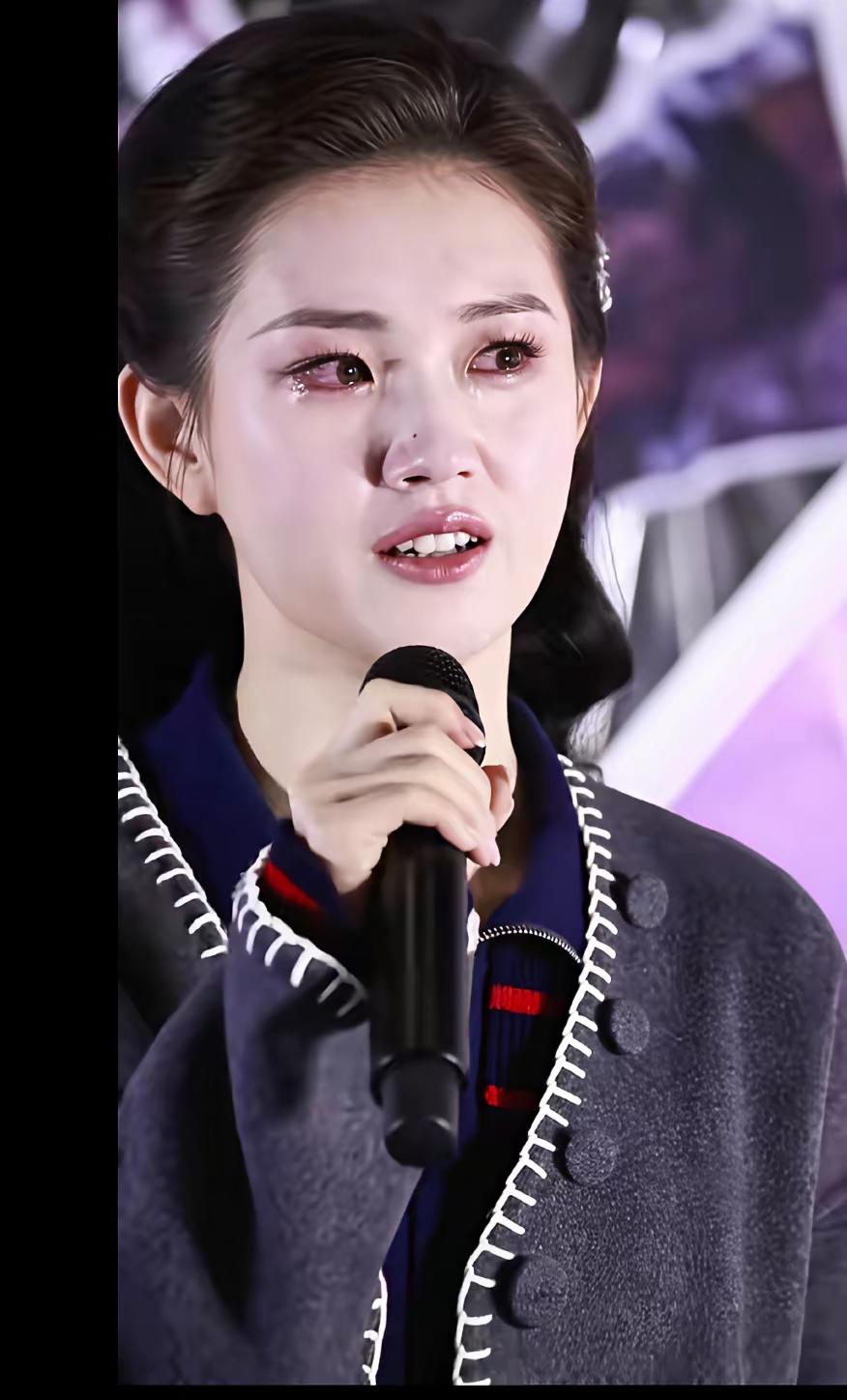 谁懂啊！杀青瞬间破防真的太好哭了
郭宇欣拍摄《玉簟秋》数月，戏份圆满杀青，

见