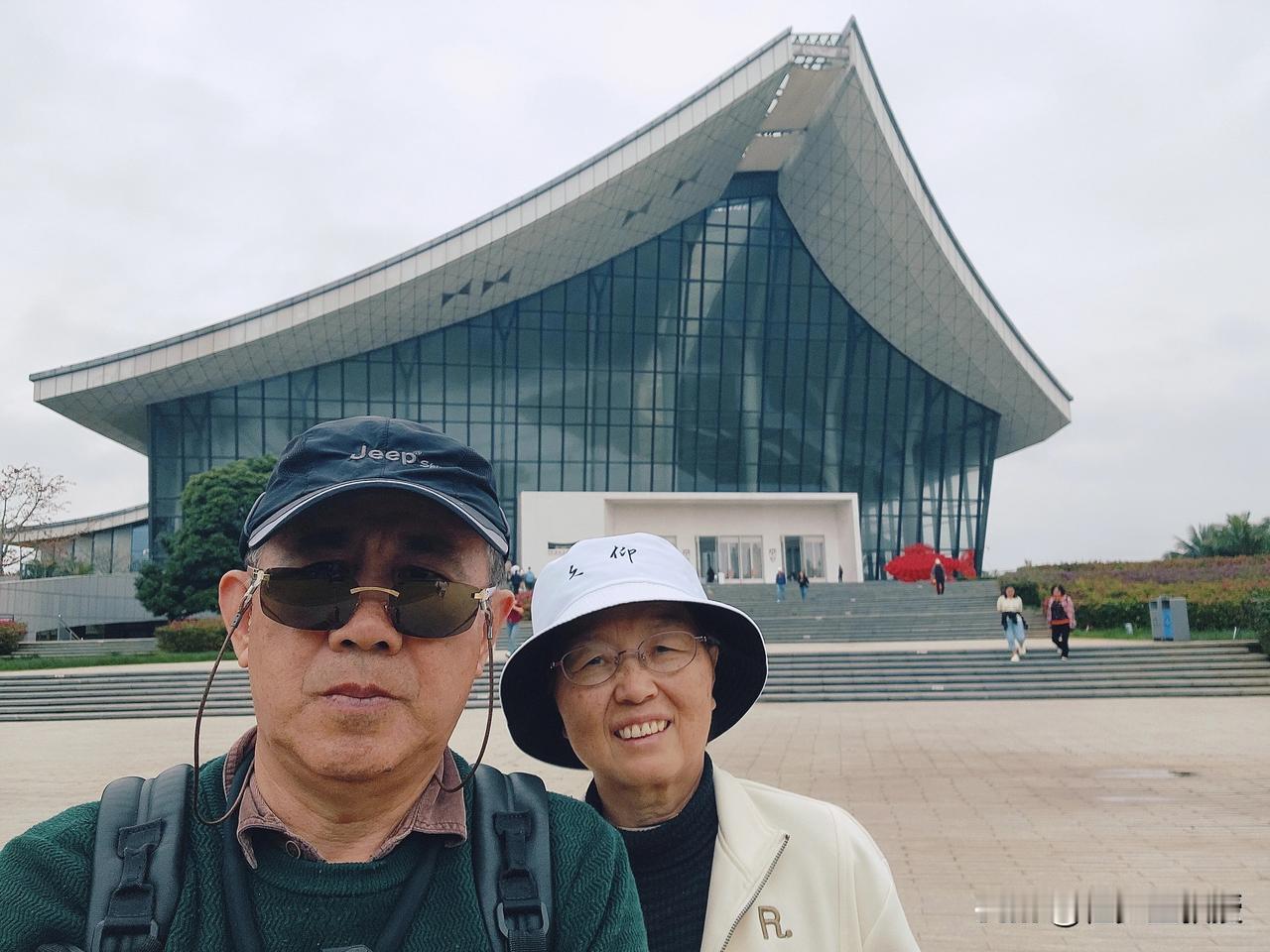 南游记｜打卡中国（海南）南海博物馆

刚看了琼海市红色娘子军纪念园，又到坐落于琼