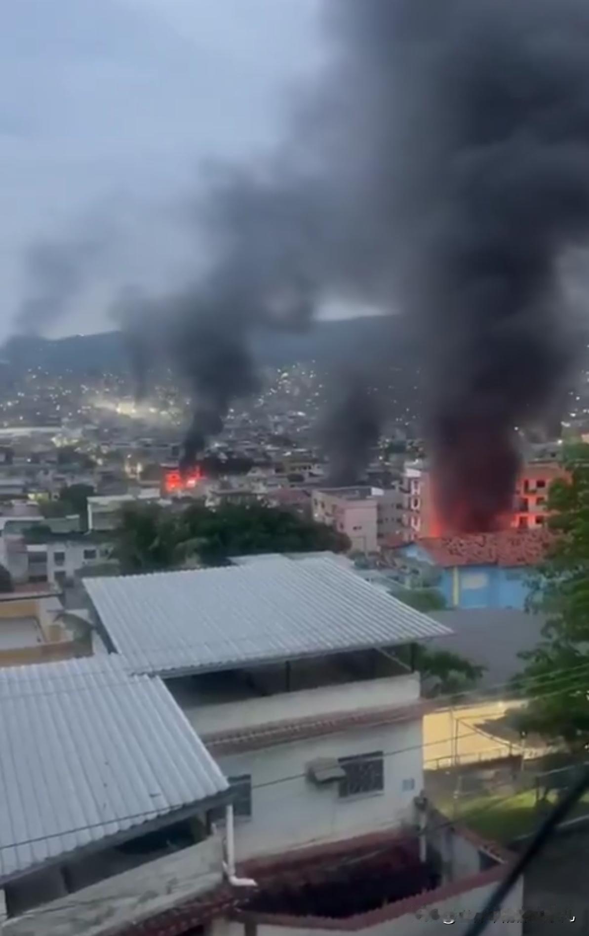 巴西与当地贩毒集团爆发战争！造成至少64人死亡！10月29，上午看点，

巴西当