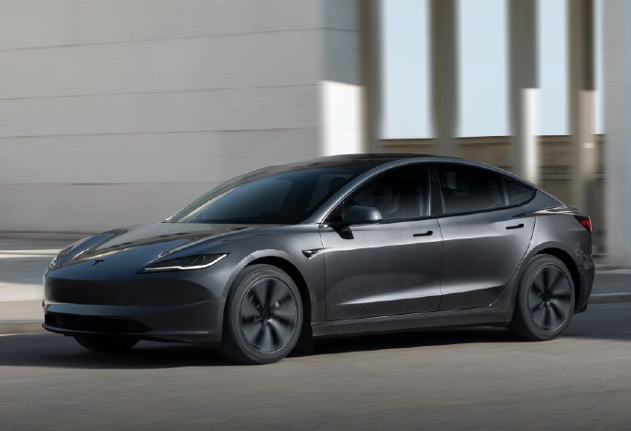 特斯拉Model3上新10月1日全系迎来产品更新⚡16英寸中央触摸屏黑色织物顶棚
