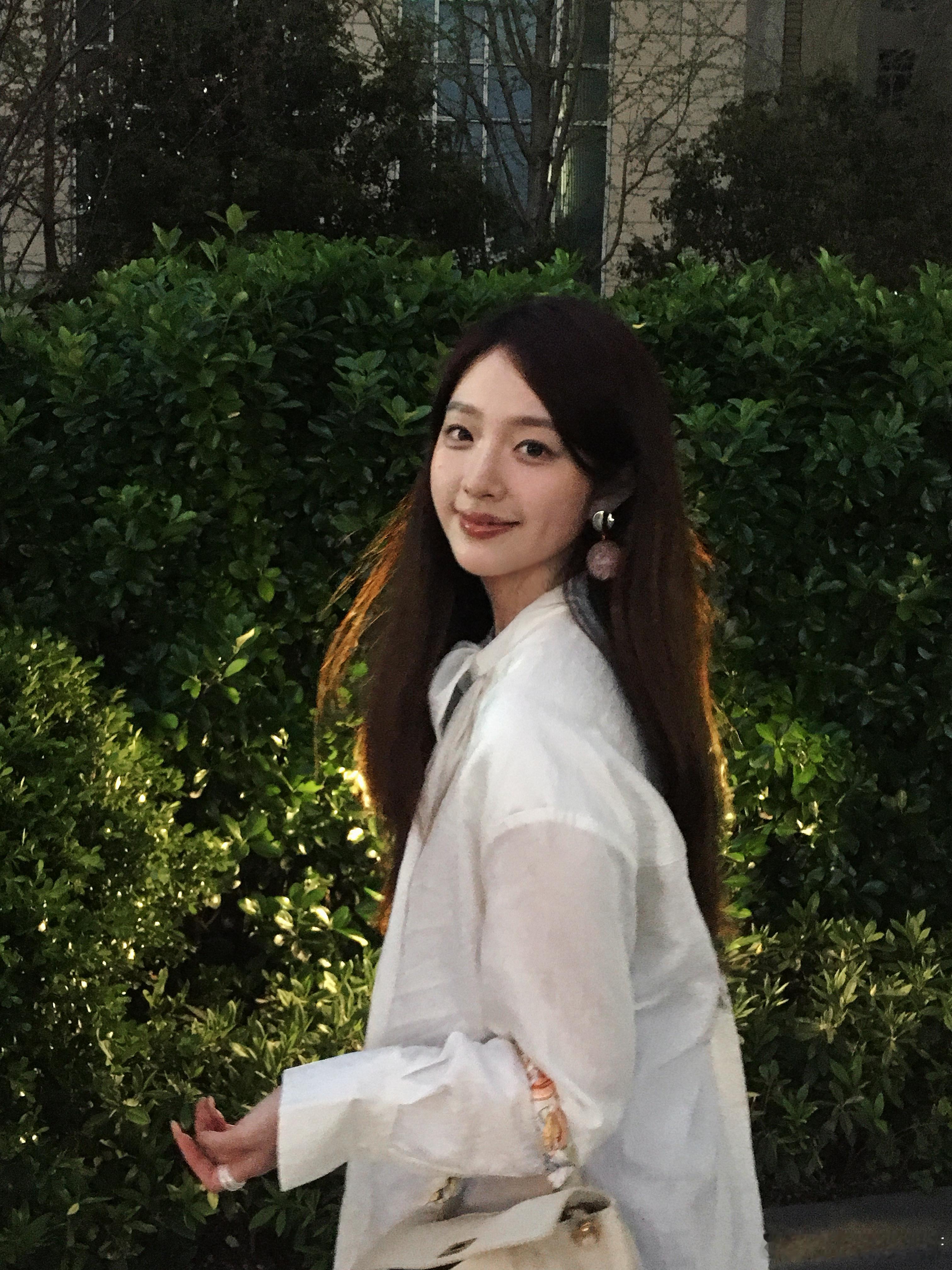 牛 过了在日记里“撒谎”的年纪反而坦诚的写下很多心情 平和宁静… 🍃也许以后还