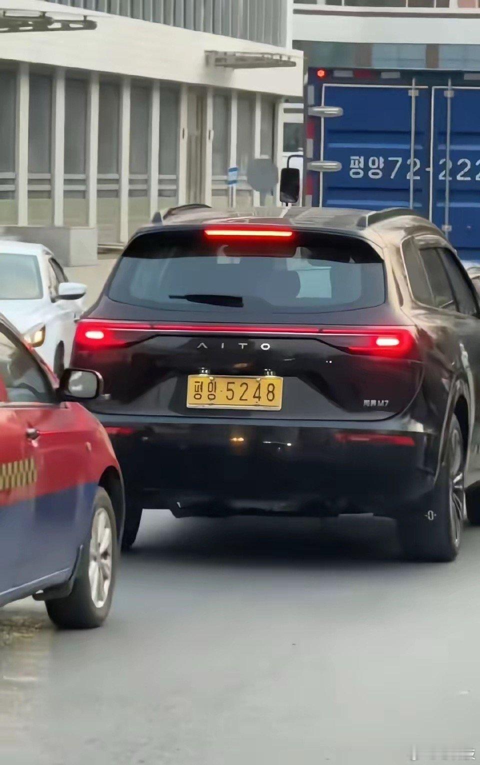 好奇问一下问界M7在朝鲜算是什么档次？应该有级别才能开吧。 