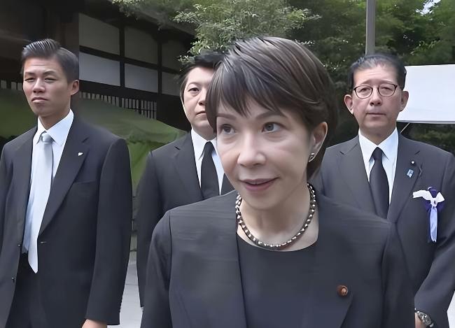 美日刚在夏威夷搞起五十五年来最大军演，中俄十二艘顶级舰艇就直接杀到了日本外海！连