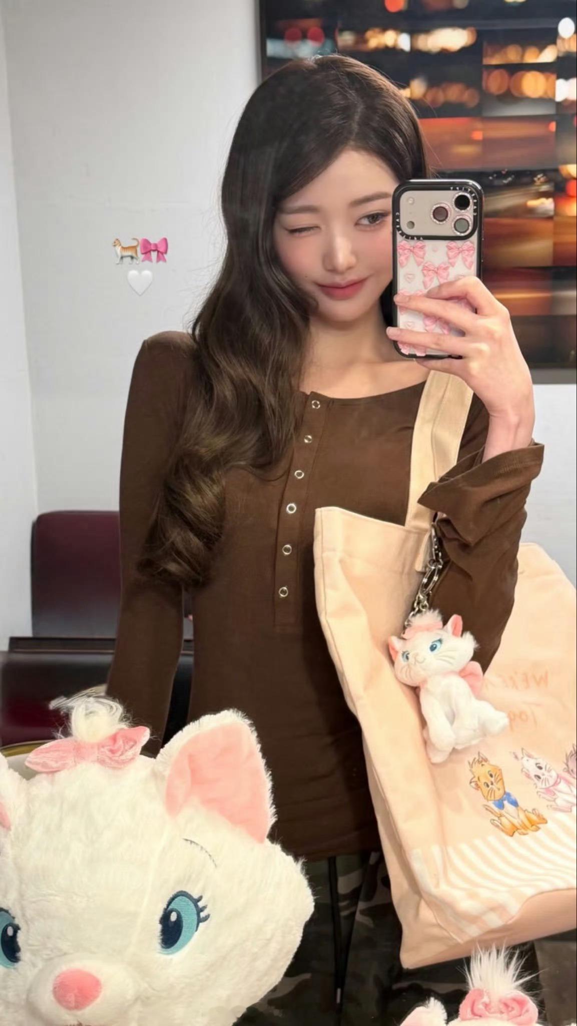 好娇喔 美拉德元英酱 🥰251021 张元英ins快拍更新 ​​​